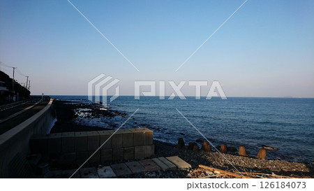 夕陽照亮的海岸線 夕陽照亮的海岸線 126184073