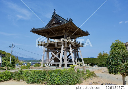 松江藩的天林寺春天的鐘樓 松江藩的天林寺春天的鐘樓 126184371