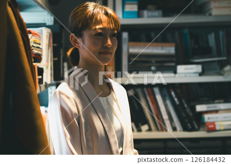 女生 女孩 女性 126184432