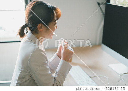 cold, female, lady 126184435