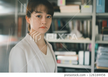 女生 女孩 女性 126184456