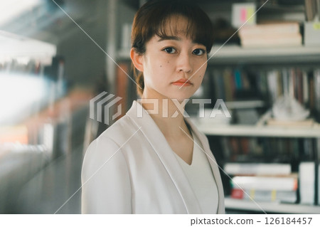 女生 女孩 女性 126184457
