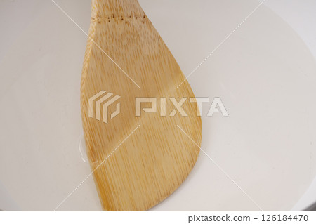 手上抹鹽和包飯糰的過程 126184470
