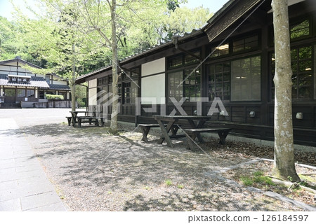 傳統日式咖啡館的露台座位 傳統日式咖啡館的露台座位 126184597