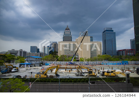 A crane at a construction site in Xinyi District, Taipei City, Taiwan [Construction image] 126184944