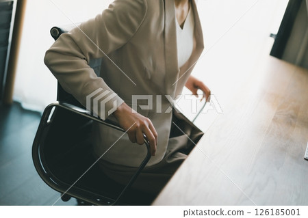 female, lady, woman 126185001