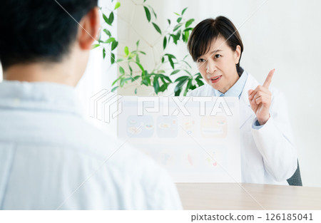 Registered dietitian who gives dietary guidance 126185041