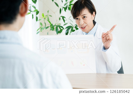 Registered dietitian who gives dietary guidance 126185042