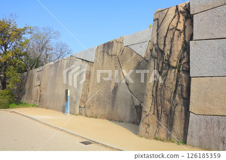 大阪城、櫻門廣場巨石 / 大阪城公園 / 日本賞櫻名所百選 / 平成百景 / 日本賞櫻名所百選 126185359