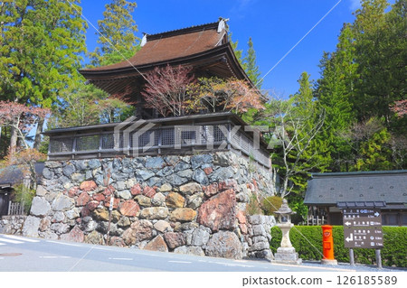 The "Six o'clock Bell" at Danjo Garan, Mount Koya / World Heritage Site / 100 Scenes of the Heisei Era 126185589