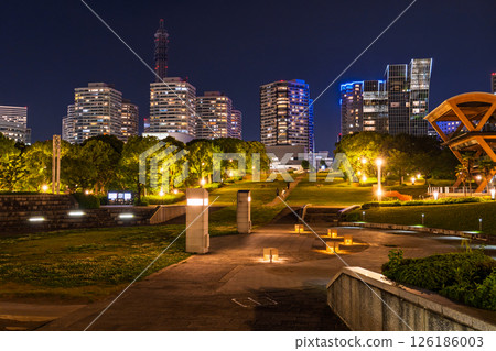 "Kanagawa Prefecture" Night view of Minatomirai Rinko Park Tower Mansion 126186003
