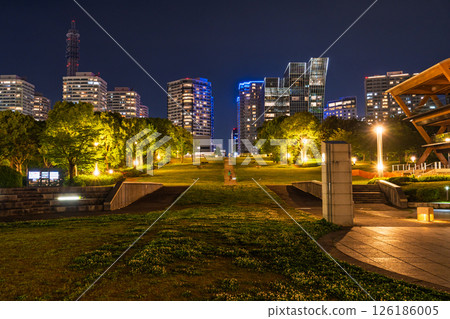 “神奈川縣”港未來臨港公園塔樓夜景 “神奈川縣”港未來臨港公園塔樓夜景 126186005