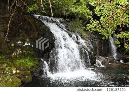 [Owase City "Okochi Falls"] 126187251