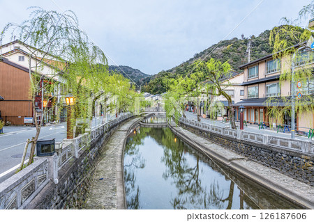 Kinosaki Town, Toyooka City, Hyogo Prefecture: The charming streets of Kinosaki Onsen 126187606