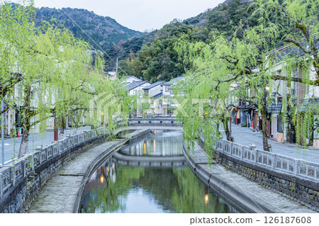 Kinosaki Town, Toyooka City, Hyogo Prefecture: The charming streets of Kinosaki Onsen 126187608