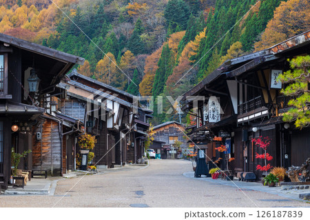Autumn in Shinshu Kisoji: Autumn leaves at Narai-juku 126187839