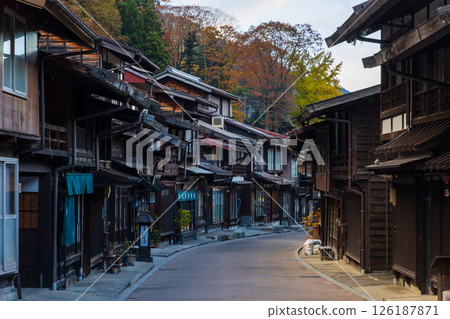 Autumn in Shinshu Kisoji: Autumn leaves at Narai-juku Autumn in Shinshu Kisoji: Autumn leaves at Narai-juku 126187871