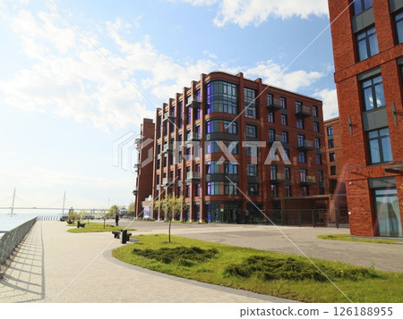 A Stunning and Modern Waterfront Building Nestled Within an Urban Setting, Perfectly Designed 126188955