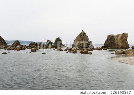 [Kushimoto Town, Yoshino-Kumano National Park, Nationally Designated Natural Monument "Hashiguiiwa"] 126190587