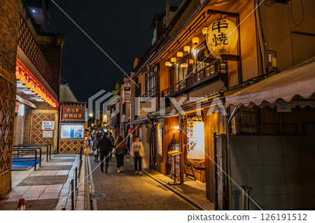京都府古都的娛樂區先鬥町 126191512