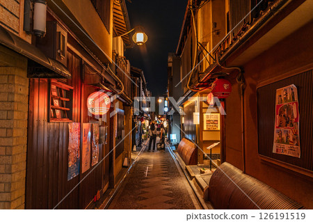 Pontocho, the ancient capital's entertainment district, Kyoto Prefecture Pontocho, the ancient capital's entertainment district, Kyoto Prefecture 126191519