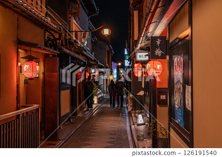 Pontocho, the ancient capital's entertainment district, Kyoto Prefecture Pontocho, the ancient capital's entertainment district, Kyoto Prefecture 126191540
