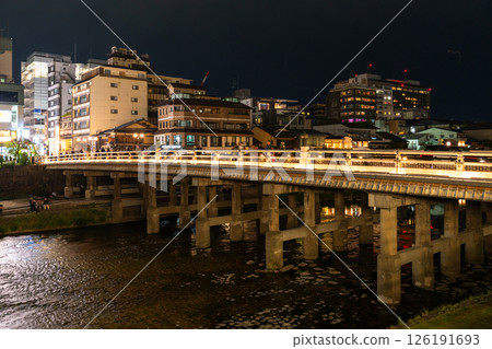 <京都府>鴨川夜景與古都街道 126191693