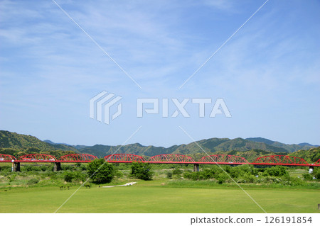 四萬十川上的紅色鐵橋 126191854