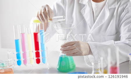Hands Performing Scientific Experiments in a Modern Laboratory Setting. 126191946
