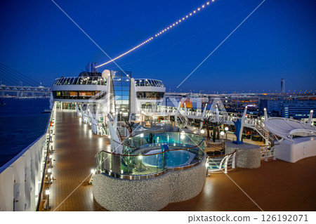 Cruise ship 126192071