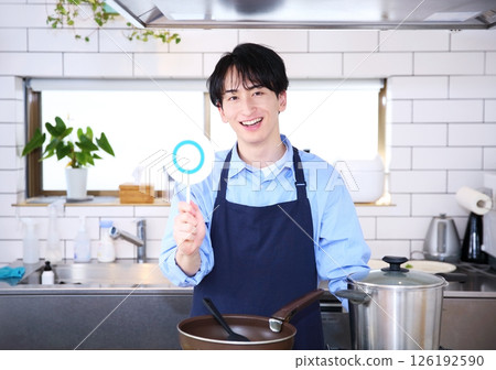 男人廚房煮飯圖片 126192590