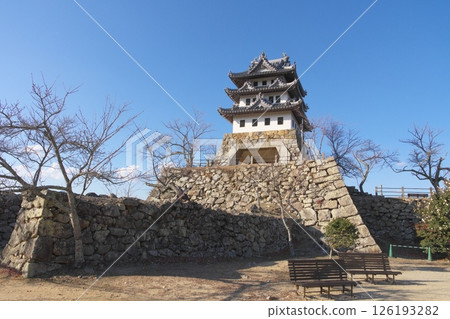 Replica castle tower of Sumoto Castle 126193282