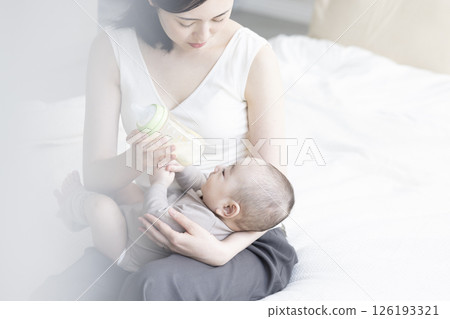 寶寶喝牛奶 126193321
