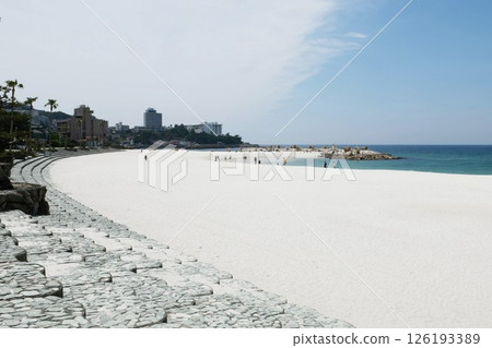 [Shirahama Beach, white quartz sand beach in Yoshino-Kumano National Park, Shirahama Town] 126193389