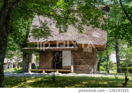 Traditional wooden house in the peaceful village of Shirakawa-go 126193565