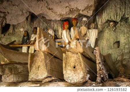 Tau Tau statues in a cave, Toraja, Sulawesi, Indonesia 126193582