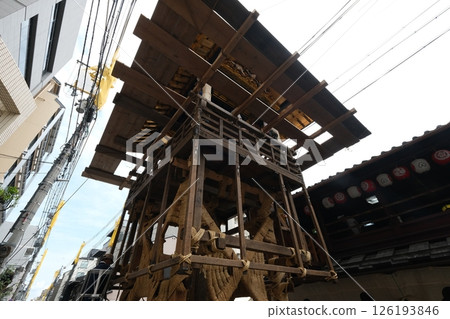 Assembling the Hoge Hoko floats for the Gion Festival 126193846