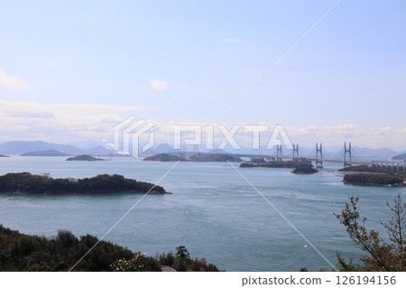 瀨戶大橋和春天的藍天 126194156