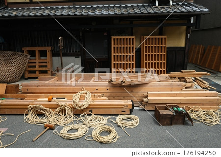 Assembly and preparation of the Gion Festival Kozukeyama 126194250