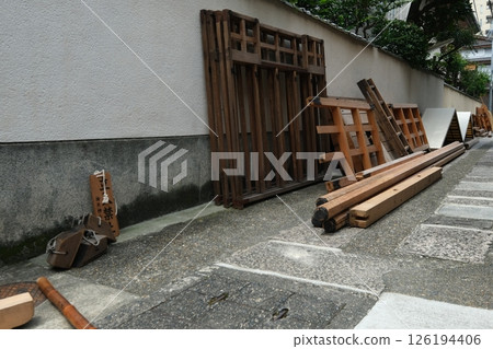 The construction of the floats on the Gion Festival's Aburatenjinyama mountain 126194406