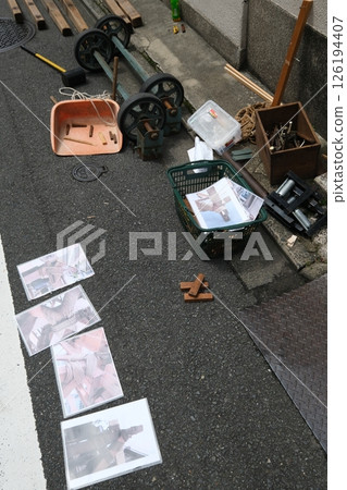 The construction of the floats on the Gion Festival's Aburatenjinyama mountain 126194407