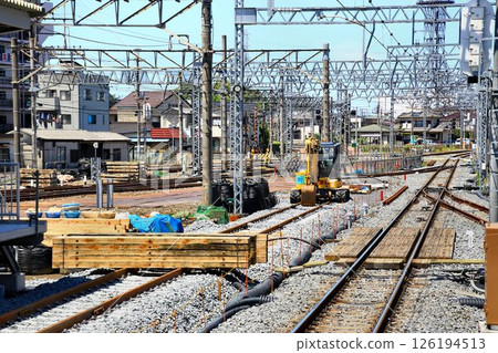 The old platform 1 will be transformed into an elevated track... Temporary outbound platform "Kasukabe Station" new platforms 3 and 4 The old platform 1 will be transformed into an elevated track... Temporary outbound platform "Kasukabe Station" new platforms 3 and 4 126194513