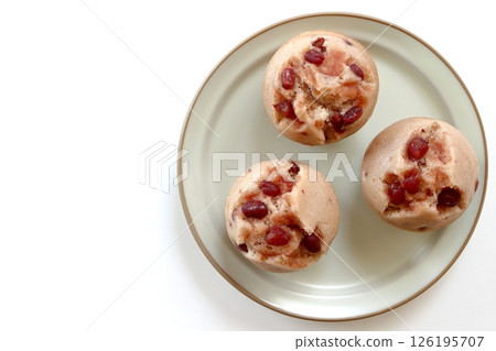 Azuki steamed bread seen from above 126195707