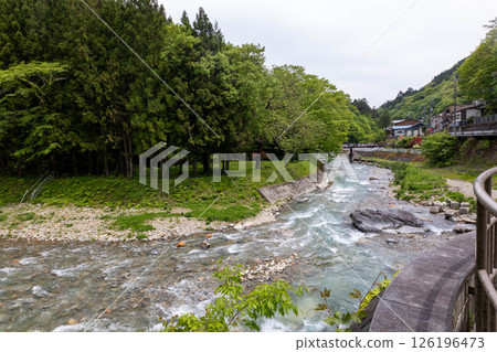 Shima Onsen in early summer: The flow of the Shima River 126196473