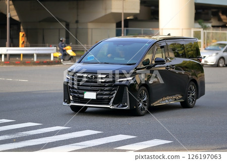 Luxury minivan image Luxury minivan image 126197063