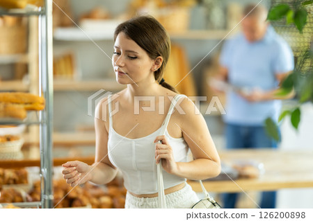 Young woman buyer chooses pastries in bakery 126200898