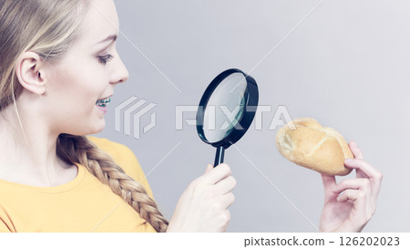 Bun bread roll and magnifying glass Bun bread roll and magnifying glass 126202023
