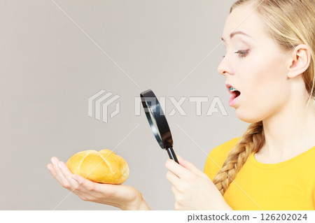 Shocked woman magnifying bun bread roll Shocked woman magnifying bun bread roll 126202024