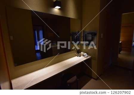 溫泉、旅館、浴池、檜木、露天浴池、浴缸、熱水、噴水口、果林 溫泉、旅館、浴池、檜木、露天浴池、浴缸、熱水、噴水口、果林 126207902