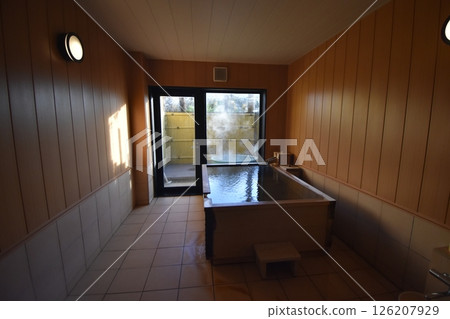 Hot spring, inn, bath, cypress, open-air bath, bathtub, hot water, spout, fruit forest Hot spring, inn, bath, cypress, open-air bath, bathtub, hot water, spout, fruit forest 126207929
